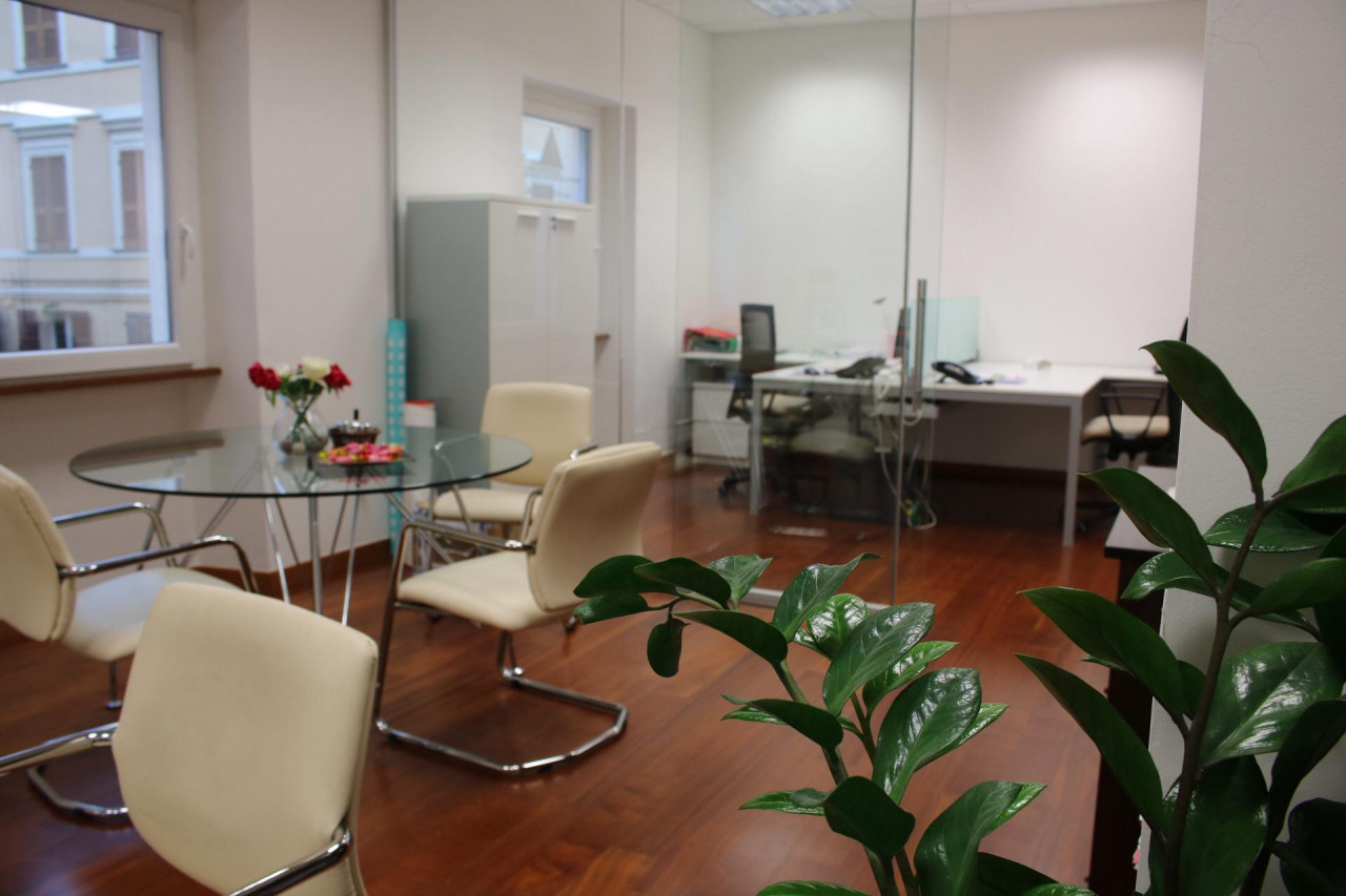 Ancona centro storico affittiamo ufficio completamente ristrutturato mq.110